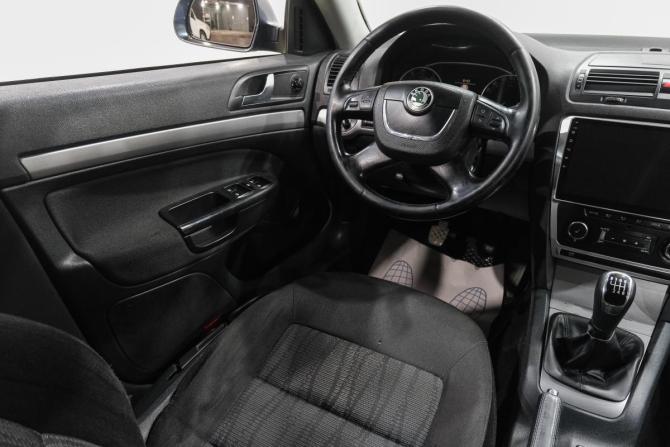 Skoda Octavia II (A5) Рестайлинг с пробегом 2012 года, цена 499 000 рублей, 370000 км, лифтбек, Автокод Объявления