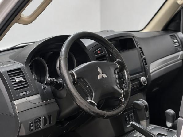 Mitsubishi Pajero IV Рестайлинг 1 с пробегом 2013 года, цена 2 050 000 рублей, 262616 км, внедорожник, Автокод Объявления