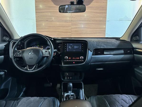 Mitsubishi Outlander III Рестайлинг 3 с пробегом 2021 года, цена 2 399 900 рублей, 83125 км, внедорожник, Автокод Объявления