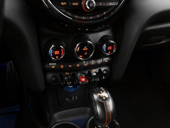 Mini Hatch III (F55/F56) с пробегом 2016 года, цена 2 680 000 рублей, 73290 км, хэтчбек, Автокод Объявления