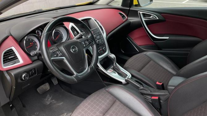 Opel Astra J Рестайлинг с пробегом 2013 года, цена 899 000 рублей, 139000 км, хэтчбек, Автокод Объявления