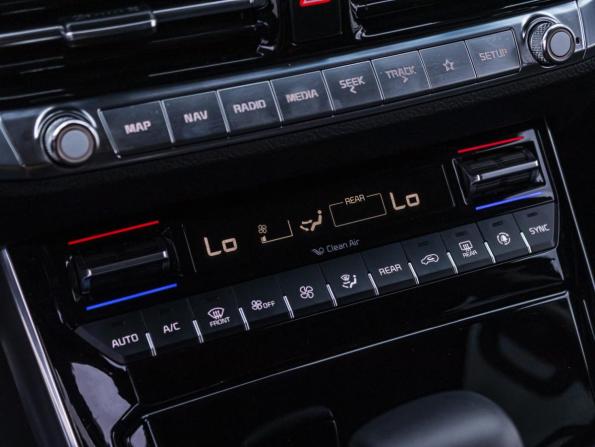 Kia Mohave I Рестайлинг 2 с пробегом 2023 года, цена 6 098 000 рублей, 28000 км, внедорожник, Автокод Объявления