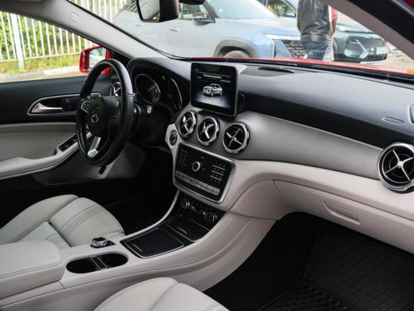 Mercedes-Benz GLA I (X156) Рестайлинг с пробегом 2018 года, цена 2 850 000 рублей, 72099 км, внедорожник, Автокод Объявления