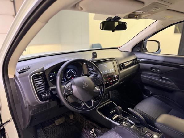 Mitsubishi Outlander III Рестайлинг 3 с пробегом 2021 года, цена 2 499 000 рублей, 46125 км, внедорожник, Автокод Объявления