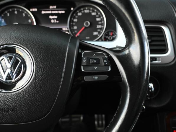 Volkswagen Touareg II с пробегом 2010 года, цена 1 499 000 рублей, 180097 км, внедорожник, Автокод Объявления
