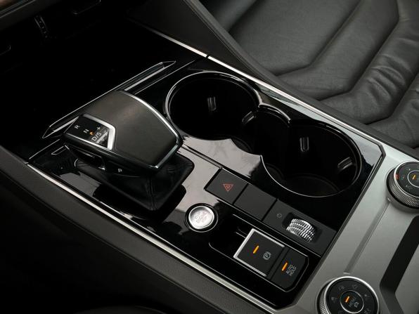 Volkswagen Touareg III с пробегом 2019 года, цена 4 498 700 рублей, 138260 км, внедорожник, Автокод Объявления