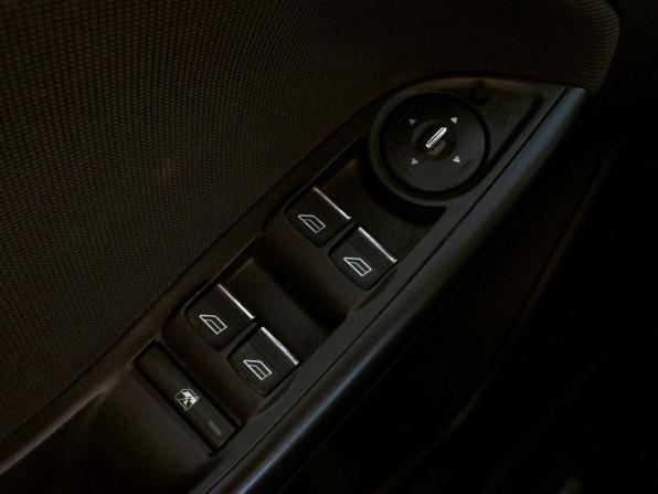 Ford Focus III с пробегом 2012 года, цена 815 000 рублей, 213460 км, хэтчбек, Автокод Объявления