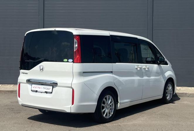 Honda Stepwgn V Рестайлинг с пробегом 2018 года, цена 1 860 000 рублей, 100000 км, минивэн, Автокод Объявления
