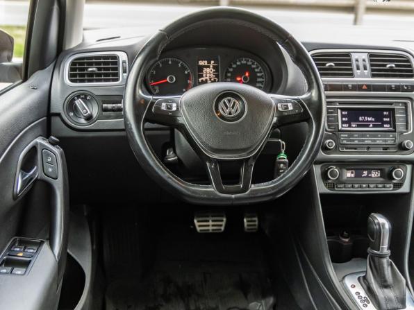 Volkswagen Polo V Рестайлинг с пробегом 2016 года, цена 1 248 000 рублей, 121842 км, седан, Автокод Объявления