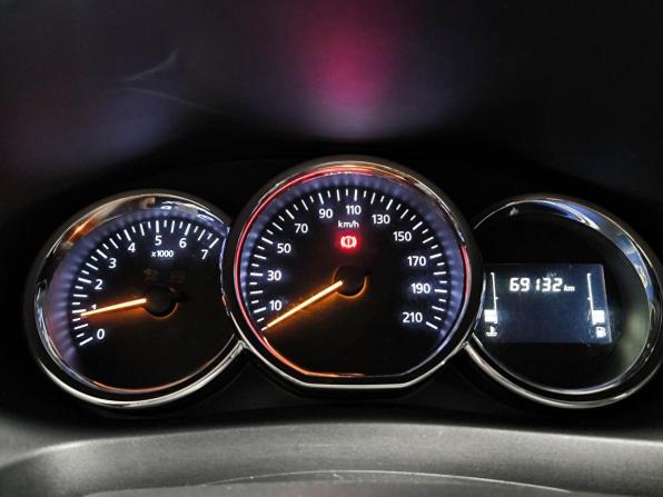 Renault Sandero II Рестайлинг с пробегом 2020 года, цена 1 000 000 рублей, 69000 км, хэтчбек, Автокод Объявления