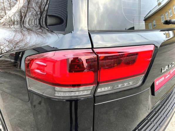 Toyota Land Cruiser 300 Series с пробегом 2022 года, цена 11 360 000 рублей, 5712 км, внедорожник, Автокод Объявления