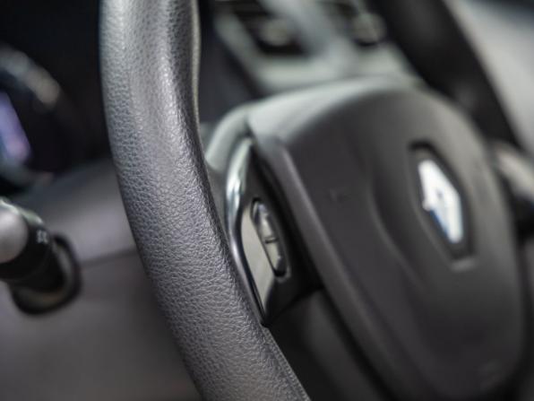 Renault Sandero II с пробегом 2015 года, цена 1 048 000 рублей, 75506 км, хэтчбек, Автокод Объявления