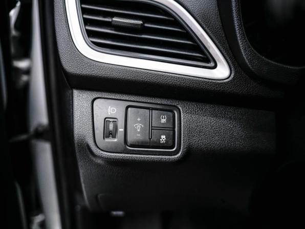 Hyundai Solaris I Рестайлинг с пробегом 2017 года, цена 1 229 000 рублей, 183700 км, седан, Автокод Объявления