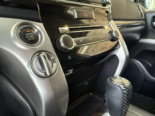 Toyota Land Cruiser 200 Series Рестайлинг 1 с пробегом 2015 года, цена 4 280 000 рублей, 161000 км, внедорожник, Автокод Объявления