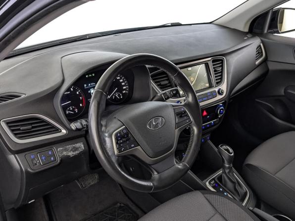 Hyundai Solaris II с пробегом 2017 года, цена 1 290 000 рублей, 98266 км, седан, Автокод Объявления