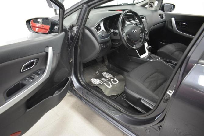 Kia Ceed II Рестайлинг с пробегом 2018 года, цена 1 359 000 рублей, 122000 км, универсал, Автокод Объявления