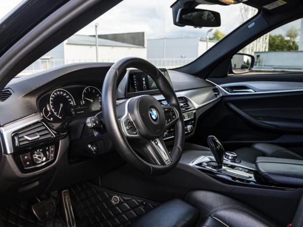 BMW 5 серии VII (G30/G31/G38) с пробегом 2017 года, цена 2 898 000 рублей, 276000 км, седан, Автокод Объявления
