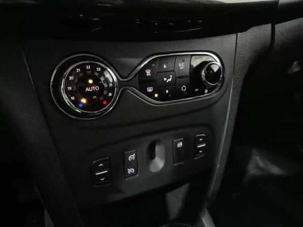 Renault Logan II Рестайлинг с пробегом 2022 года, цена 1 300 000 рублей, 72205 км, седан, Автокод Объявления