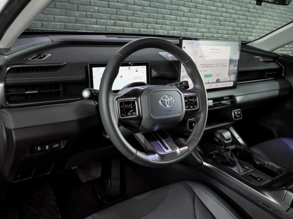Toyota RAV4 VI (XA60) с пробегом 2025 года, цена 4 070 000 рублей, 36 км, внедорожник, Автокод Объявления