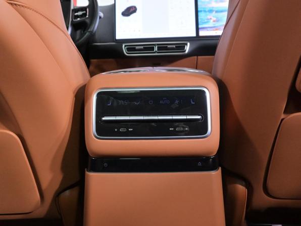 Li Auto (Lixiang) L9 I с пробегом 2024 года, цена 6 790 000 рублей, 23897 км, внедорожник, Автокод Объявления