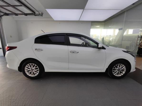 Kia Rio IV Рестайлинг с пробегом 2021 года, цена 1 699 000 рублей, 84000 км, седан, Автокод Объявления