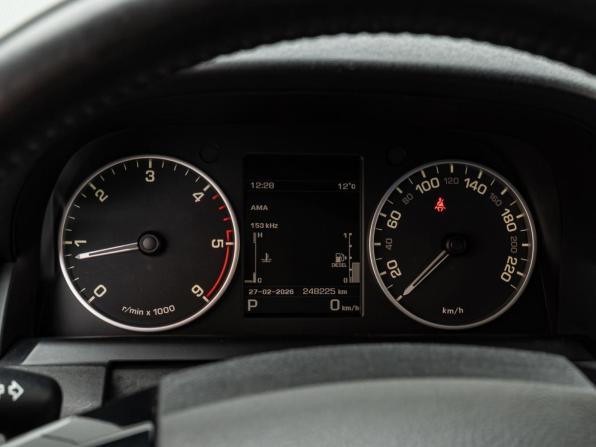 Land Rover Discovery IV Рестайлинг с пробегом 2015 года, цена 2 678 000 рублей, 248225 км, внедорожник, Автокод Объявления