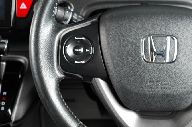 Honda Stepwgn V с пробегом 2016 года, цена 2 029 000 рублей, 191000 км, минивэн, Автокод Объявления
