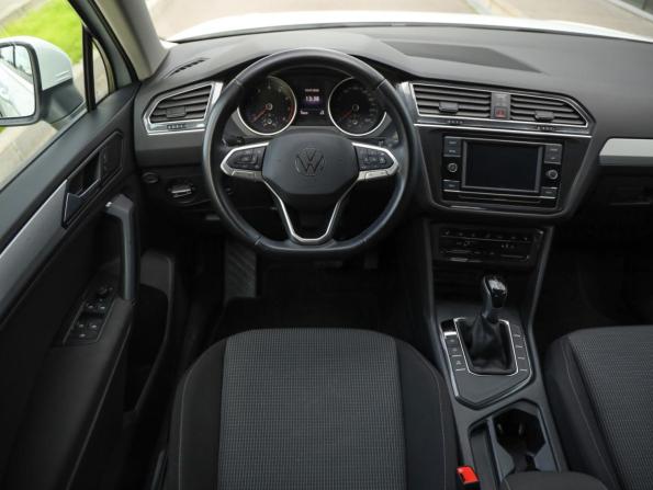 Volkswagen Tiguan II Рестайлинг с пробегом 2021 года, цена 2 614 000 рублей, 33911 км, внедорожник, Автокод Объявления