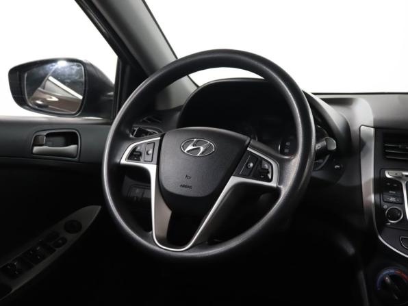 Hyundai Solaris I Рестайлинг с пробегом 2015 года, цена 799 000 рублей, 214430 км, хэтчбек, Автокод Объявления