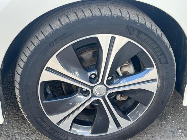 Nissan Leaf II (ZE1) с пробегом 2018 года, цена 1 500 000 рублей, 85000 км, хэтчбек, Автокод Объявления
