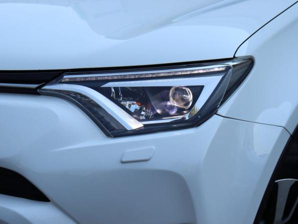 Toyota RAV4 IV (XA40) Рестайлинг с пробегом 2018 года, цена 2 180 000 рублей, 185681 км, внедорожник, Автокод Объявления
