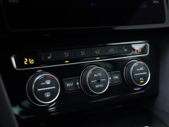 Volkswagen Passat B8 с пробегом 2017 года, цена 2 399 000 рублей, 86000 км, седан, Автокод Объявления