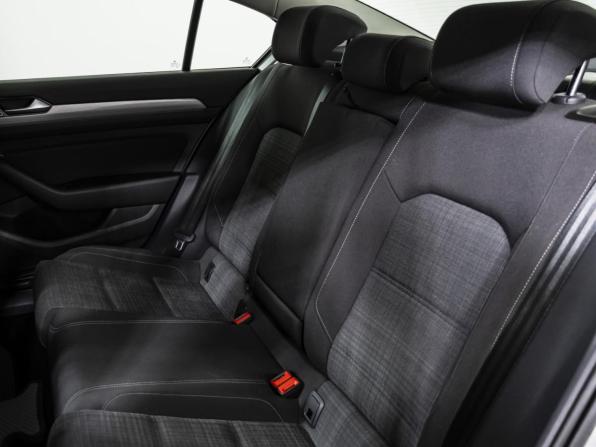 Volkswagen Passat B8 Рестайлинг с пробегом 2019 года, цена 2 178 000 рублей, 171146 км, седан, Автокод Объявления