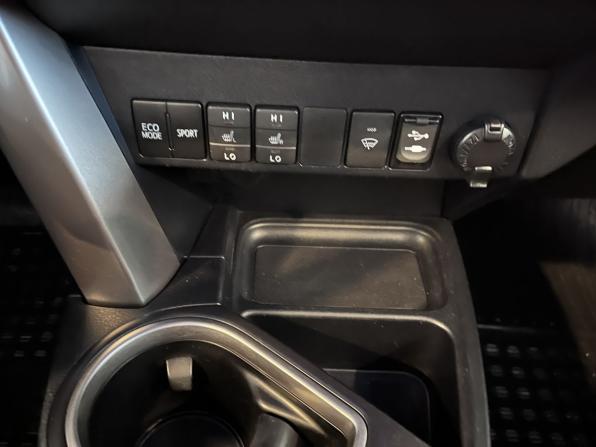 Toyota RAV4 IV (XA40) Рестайлинг с пробегом 2016 года, цена 1 899 000 рублей, 380274 км, внедорожник, Автокод Объявления