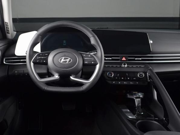 Hyundai Elantra VII (CN7) Рестайлинг с пробегом 2023 года, цена 2 124 997 рублей, 13777 км, седан, Автокод Объявления