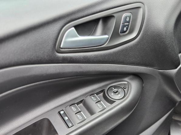 Ford Kuga II Рестайлинг с пробегом 2017 года, цена 1 489 000 рублей, 187000 км, внедорожник, Автокод Объявления