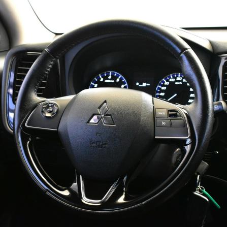 Mitsubishi Outlander III Рестайлинг 3 с пробегом 2019 года, цена 2 100 000 рублей, 77260 км, внедорожник, Автокод Объявления