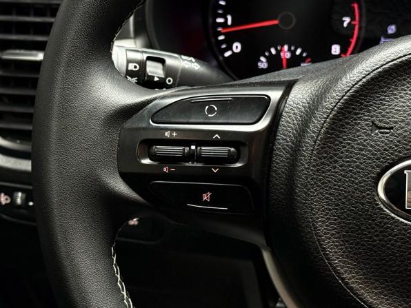 Kia Rio IV с пробегом 2018 года, цена 1 499 000 рублей, 67760 км, хэтчбек, Автокод Объявления