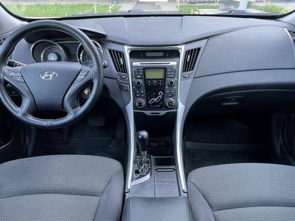 Hyundai Sonata VI (YF) с пробегом 2012 года, цена 990 000 рублей, 217428 км, седан, Автокод Объявления