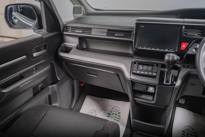 Honda Stepwgn V Рестайлинг с пробегом 2019 года, цена 2 599 000 рублей, 55000 км, минивэн, Автокод Объявления