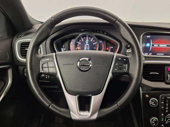 Volvo V40 Cross Country I Рестайлинг с пробегом 2019 года, цена 2 100 000 рублей, 53244 км, хэтчбек, Автокод Объявления