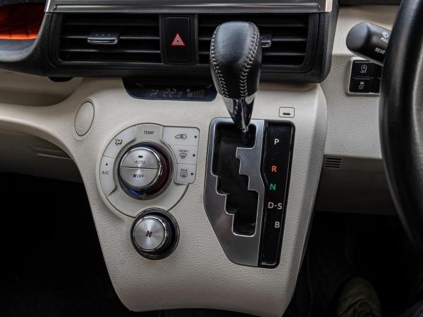 Toyota Sienta II с пробегом 2015 года, цена 1 525 000 рублей, 39767 км, компактвэн, Автокод Объявления
