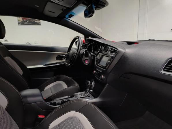 Kia Ceed II с пробегом 2015 года, цена 1 092 000 рублей, 163310 км, хэтчбек, Автокод Объявления