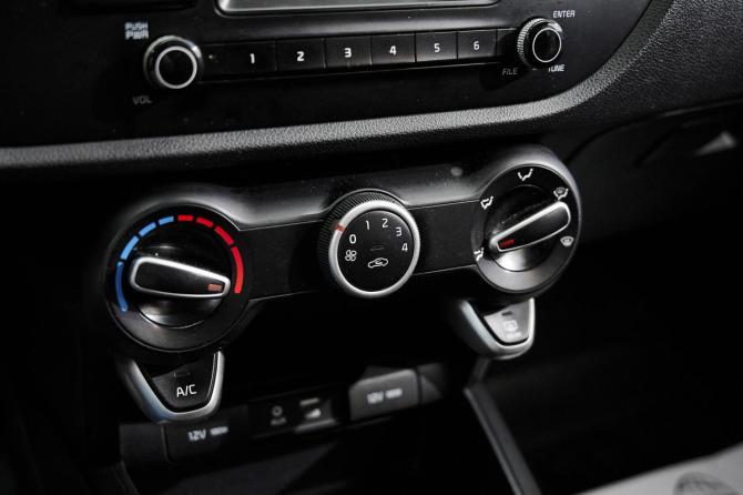 Kia Rio IV с пробегом 2018 года, цена 895 000 рублей, 113972 км, седан, Автокод Объявления