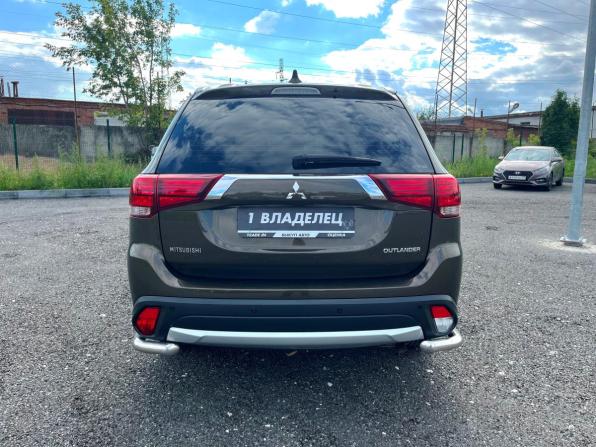 Mitsubishi Outlander III Рестайлинг 2 с пробегом 2018 года, цена 1 896 000 рублей, 205247 км, внедорожник, Автокод Объявления