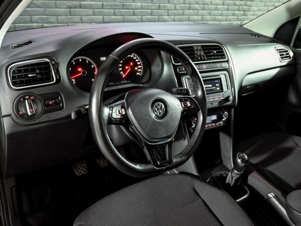 Volkswagen Polo V Рестайлинг с пробегом 2017 года, цена 990 000 рублей, 52743 км, седан, Автокод Объявления