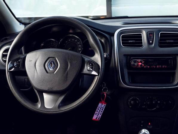 Renault Sandero II с пробегом 2017 года, цена 955 000 рублей, 102801 км, хэтчбек, Автокод Объявления