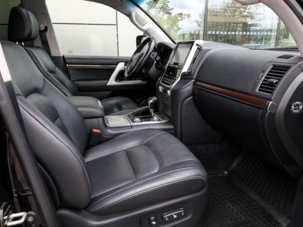 Toyota Land Cruiser 200 Series Рестайлинг 2 с пробегом 2017 года, цена 5 998 000 рублей, 233960 км, внедорожник, Автокод Объявления