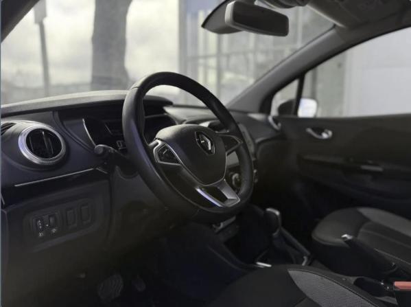 Renault Kaptur I Рестайлинг с пробегом 2021 года, цена 1 590 000 рублей, 64324 км, внедорожник, Автокод Объявления