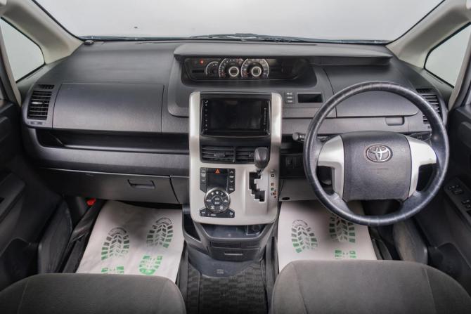 Toyota Noah II (R70) с пробегом 2011 года, цена 1 479 000 рублей, 303000 км, минивэн, Автокод Объявления
